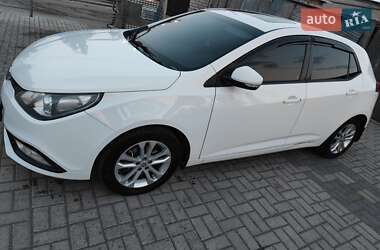 Хетчбек MG 5 2013 в 