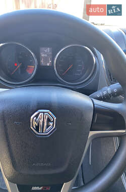 Хэтчбек MG 5 2013 в 