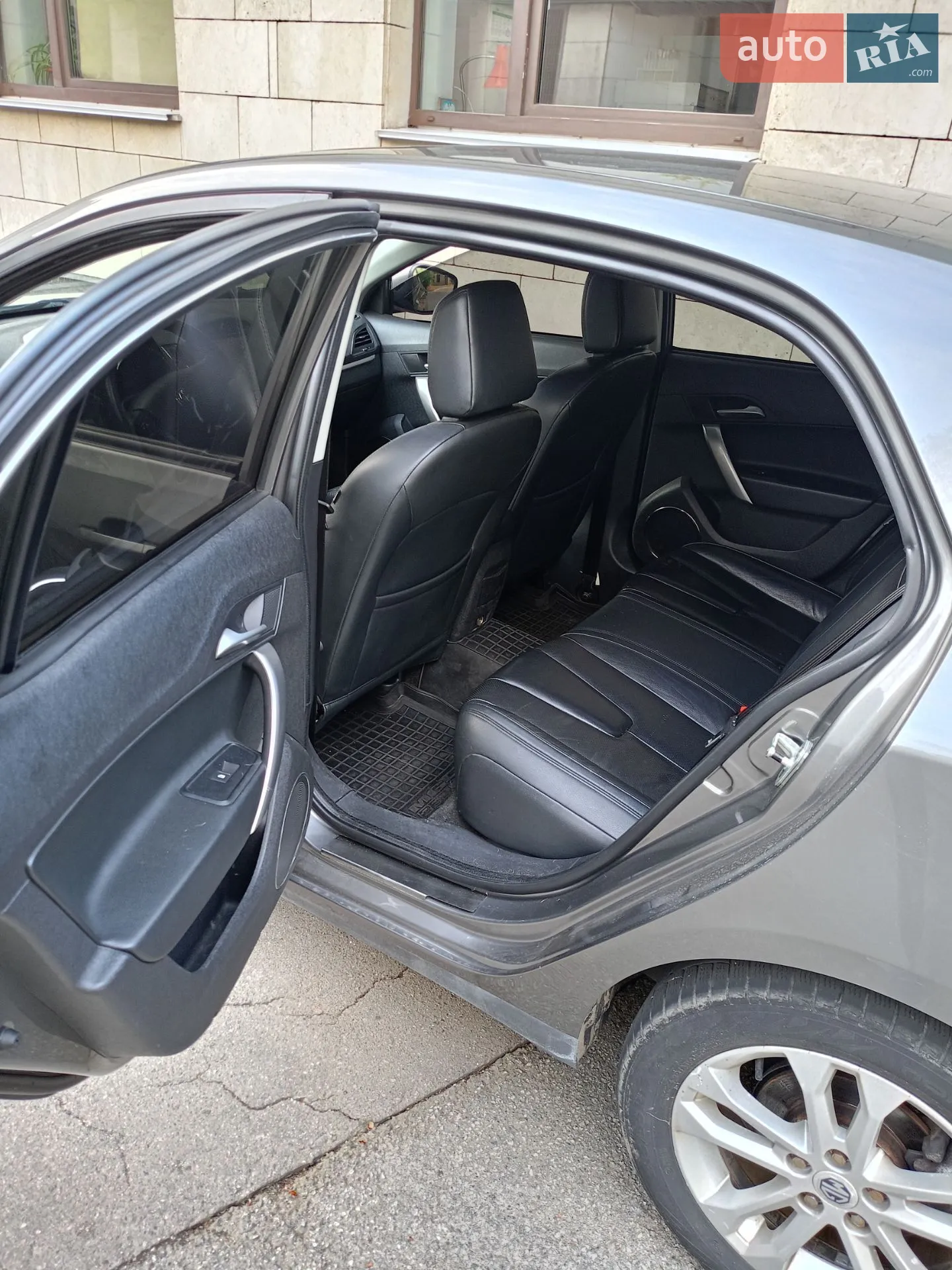 2013 MG 5 - мініатюра 26