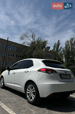 Хэтчбек MG 5 2013 в 