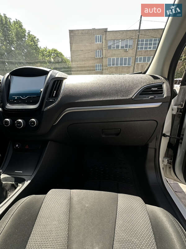 Хетчбек MG 5 2013 в Кривому Розі