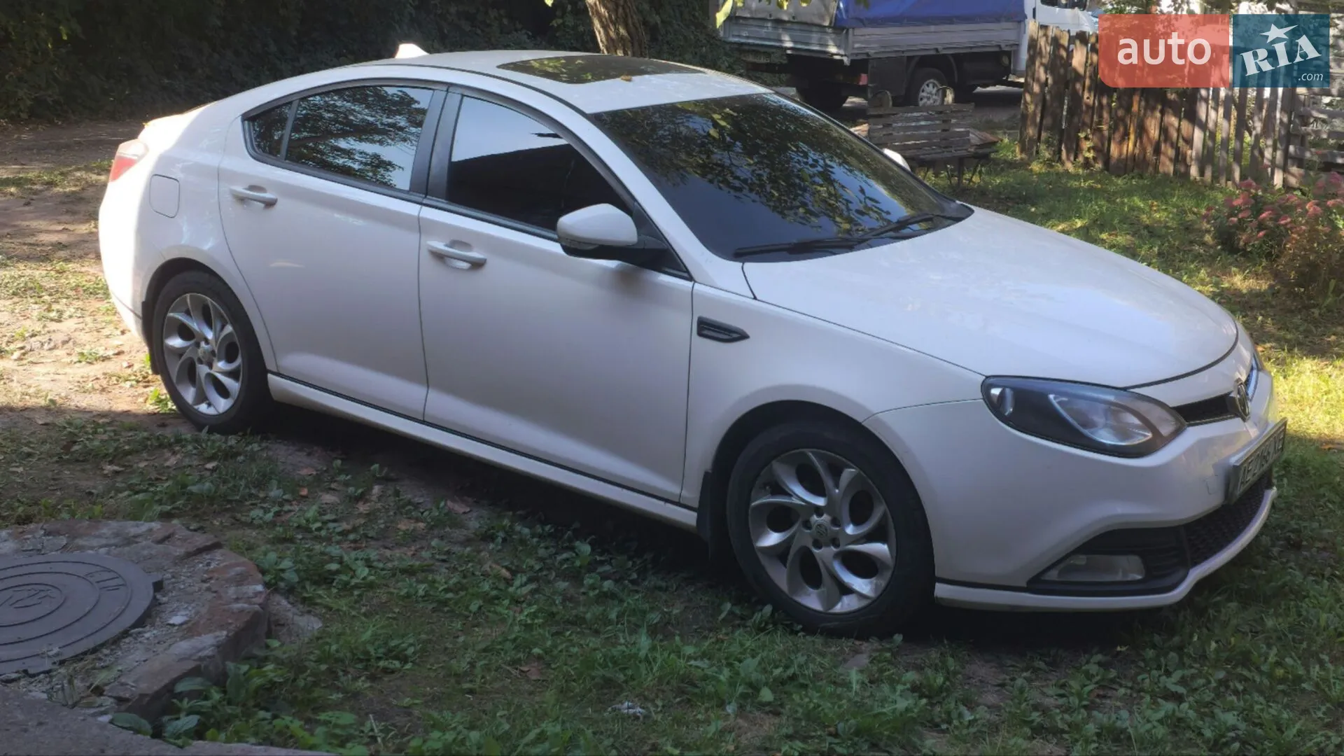2012 MG 6 - мініатюра 2