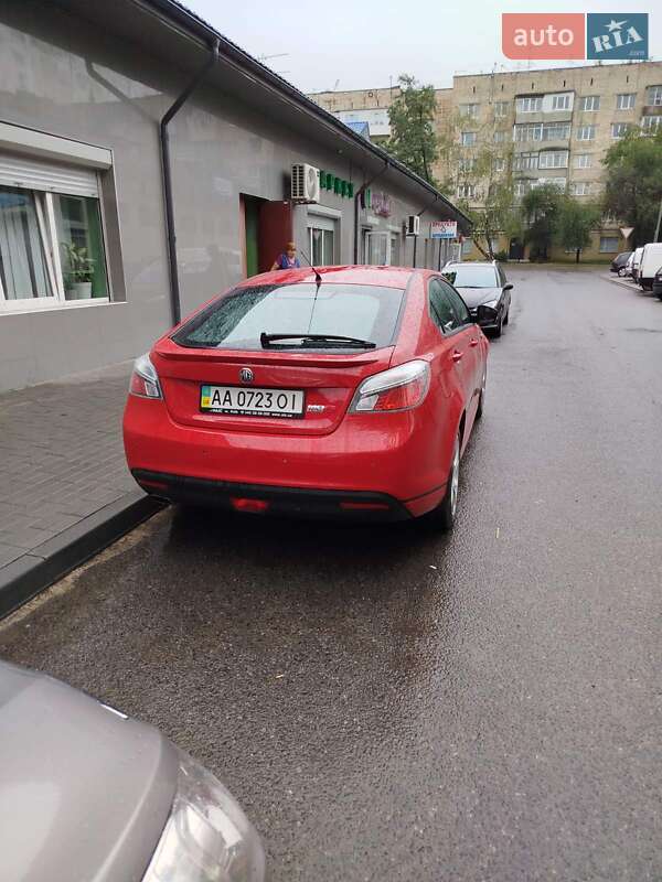 Седан MG 6 2013 в Черновцах