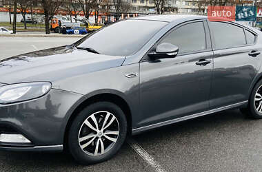 Ліфтбек MG 6 2013 в 