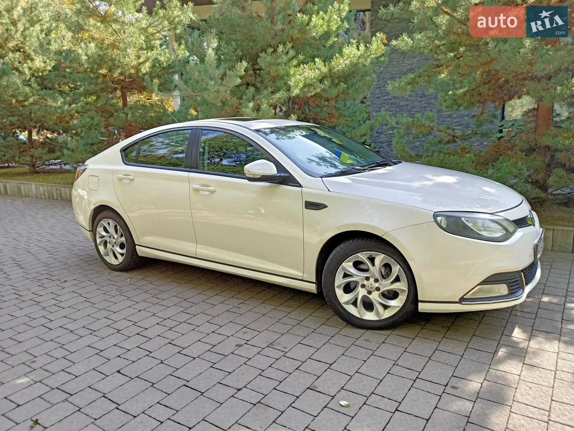 2012 MG 6 - мініатюра 3