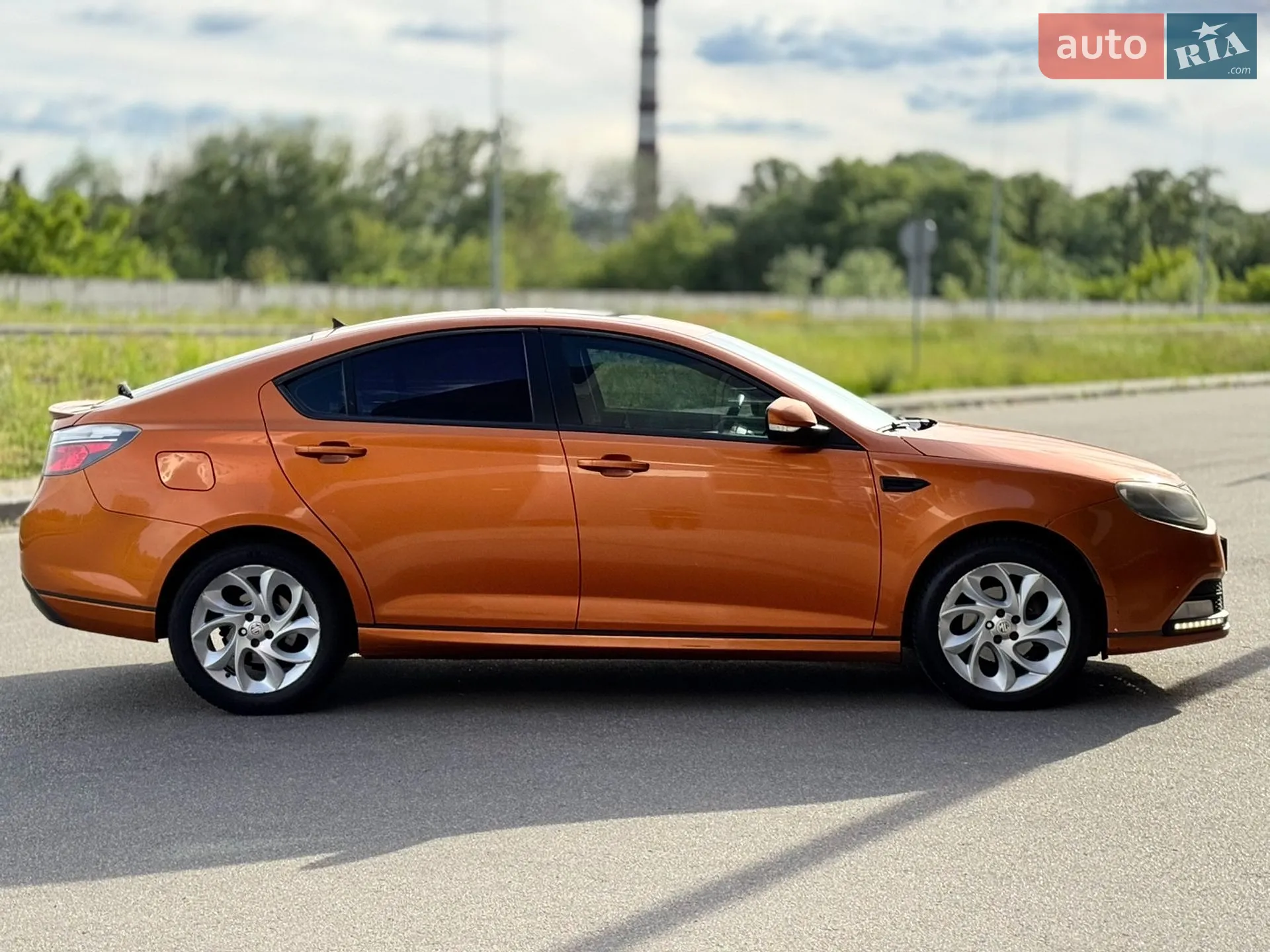 2012 MG 6 - мініатюра 4