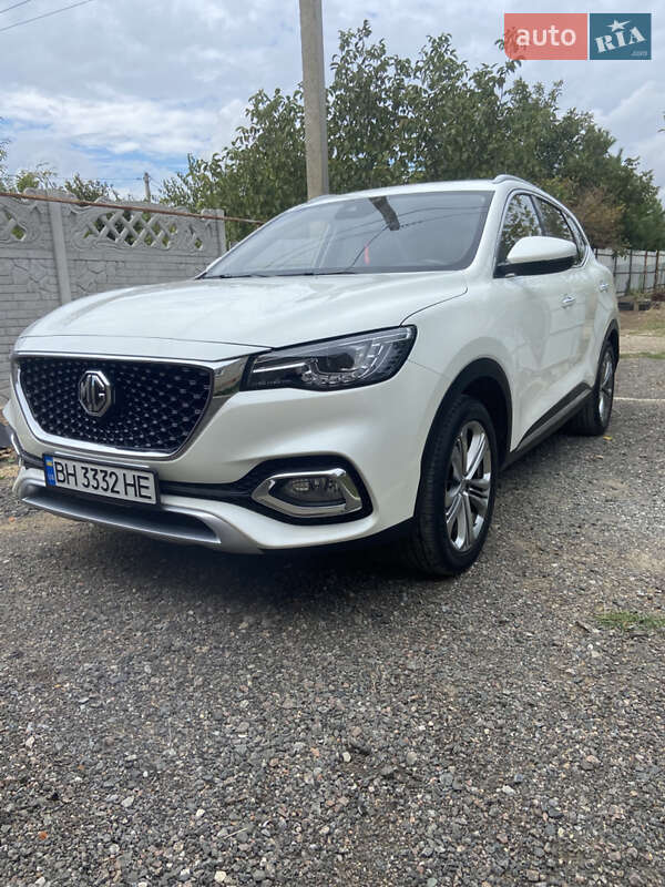 MG HS 2022