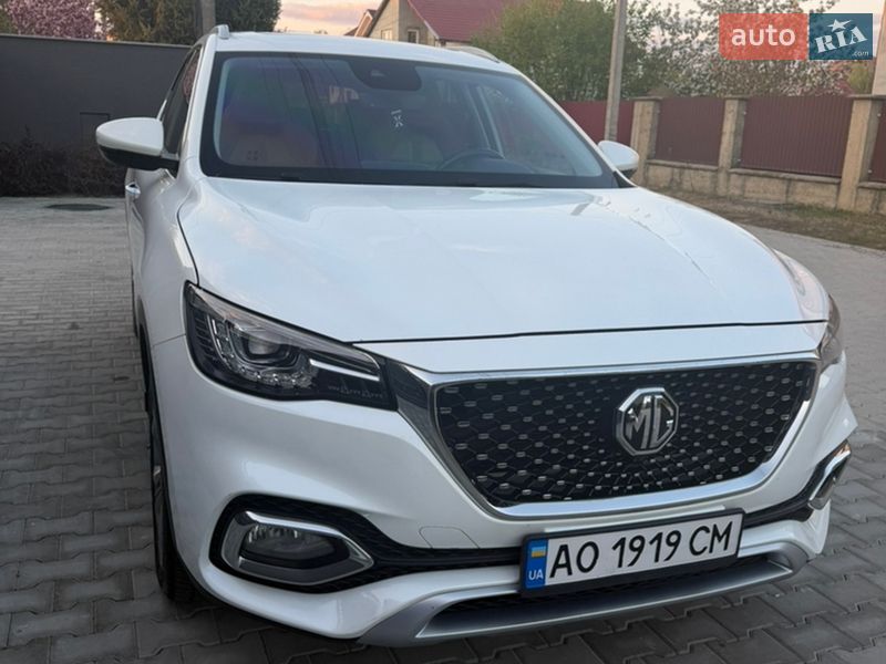MG HS 2021