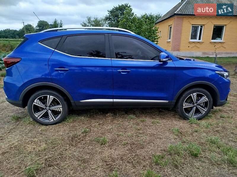 Внедорожник / Кроссовер MG ZS EV 2020 в Киеве