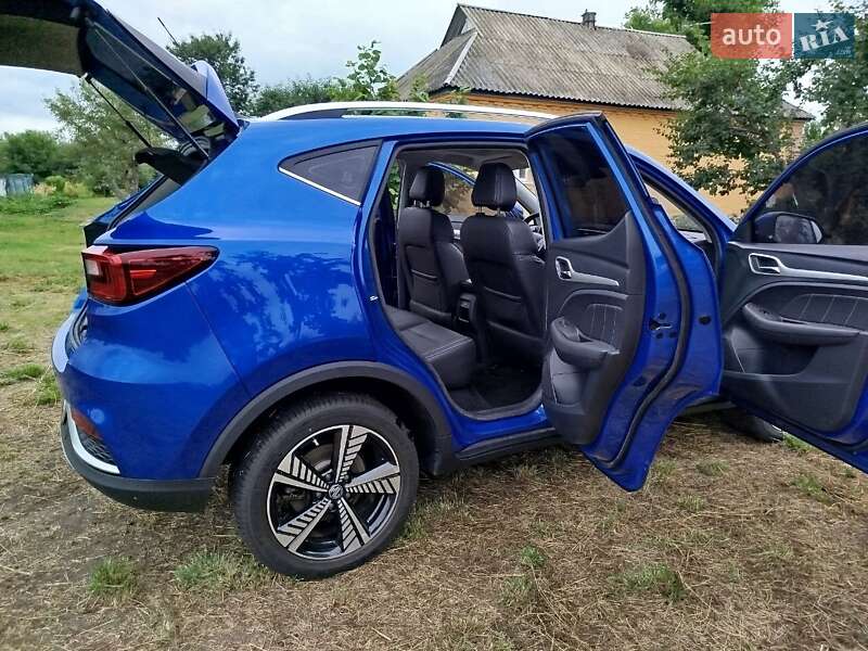 Внедорожник / Кроссовер MG ZS EV 2020 в Киеве