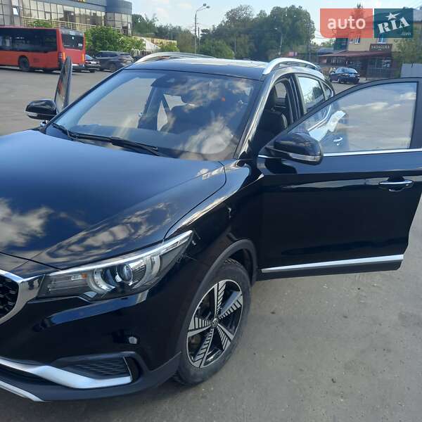 Седан MG ZS 2020 в Черновцах