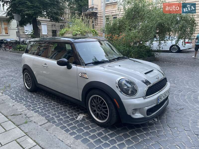 MINI Clubman 2011