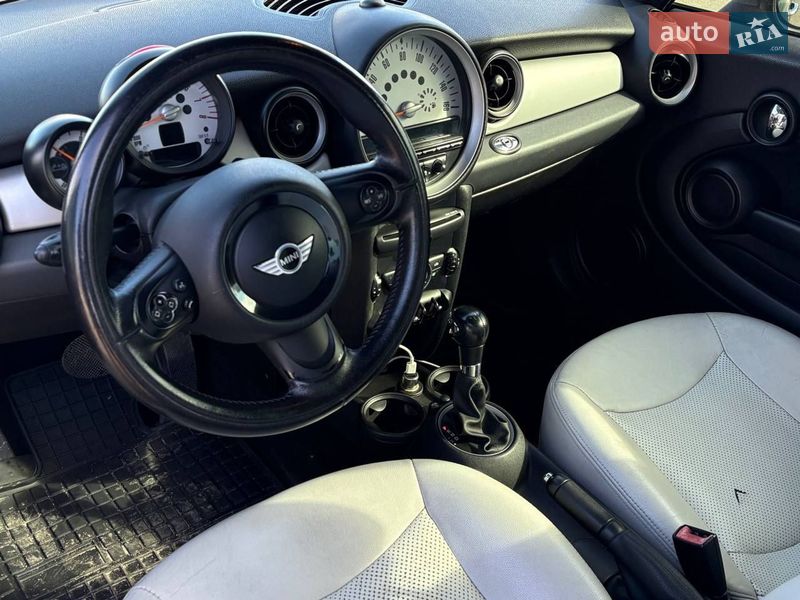 Кабриолет MINI Convertible 2011 в Киеве