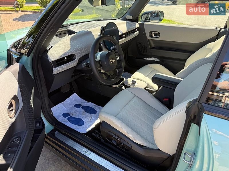 Кабріолет MINI Convertible 2024 в Києві фото 30 Кабріолет MINI Convertible 2024 в Києві