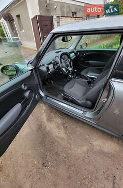 Хэтчбек MINI Cooper 2010 в Краснограде