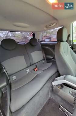 Хэтчбек MINI Cooper 2010 в 