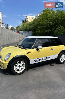 Хэтчбек MINI Cooper 2005 в 