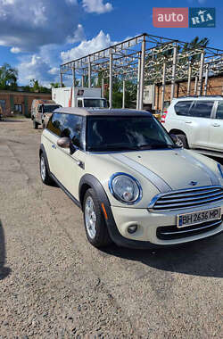 Хэтчбек MINI Cooper 2013 в 