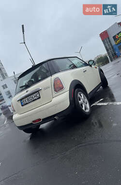 Хэтчбек MINI Cooper 2010 в 