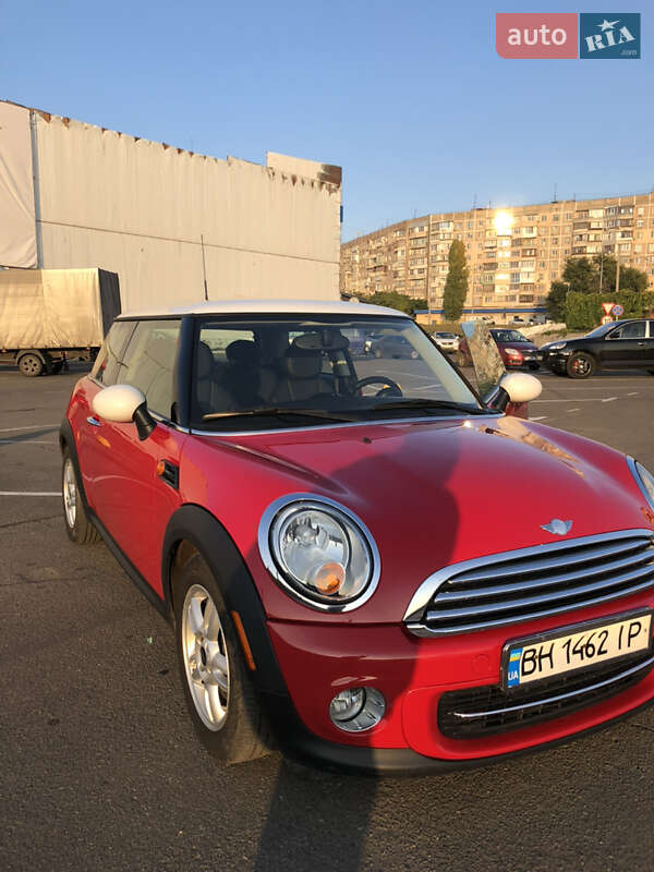 Хэтчбек MINI Cooper 2011 в 