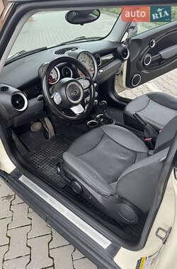 Хэтчбек MINI Cooper 2010 в 