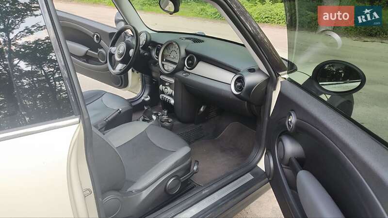 Хэтчбек MINI Cooper 2010 в Киеве