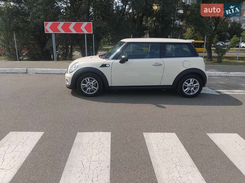 Хэтчбек MINI Cooper 2011 в Киеве