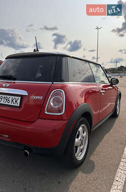 Хэтчбек MINI Cooper 2011 в 