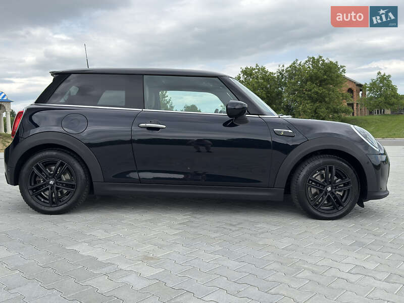Хэтчбек MINI Cooper 2023 в Черновцах