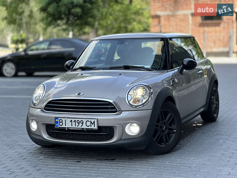 Хэтчбек MINI Cooper 2012 в 