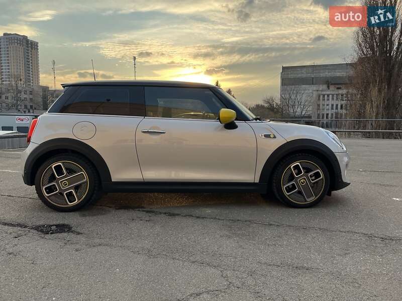 Хэтчбек MINI Cooper 2019 в Киеве