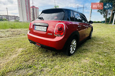 Хэтчбек MINI Cooper 2017 в 