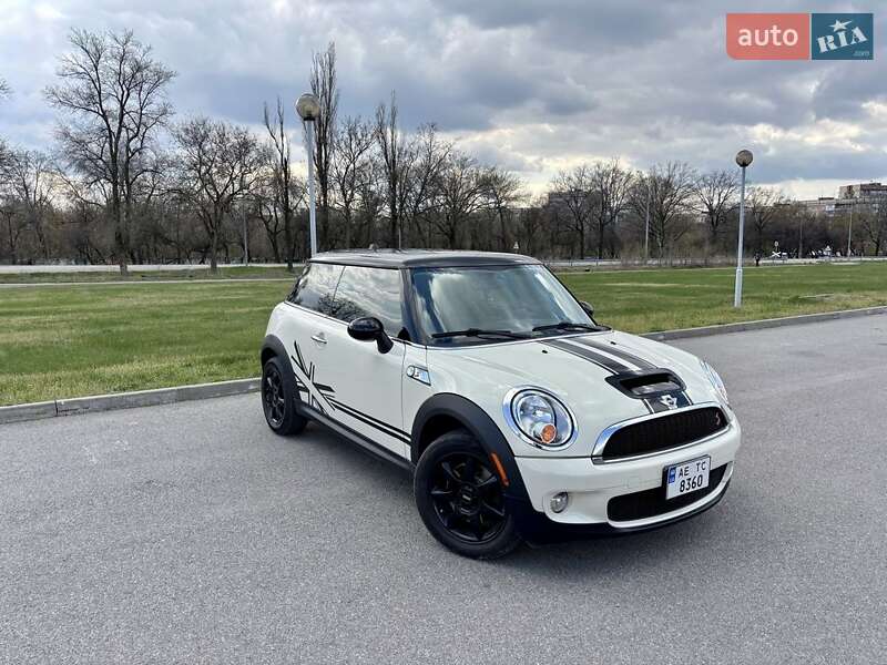 Хетчбек MINI Cooper 2010 в 
