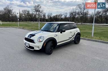 Хетчбек MINI Cooper 2010 в 