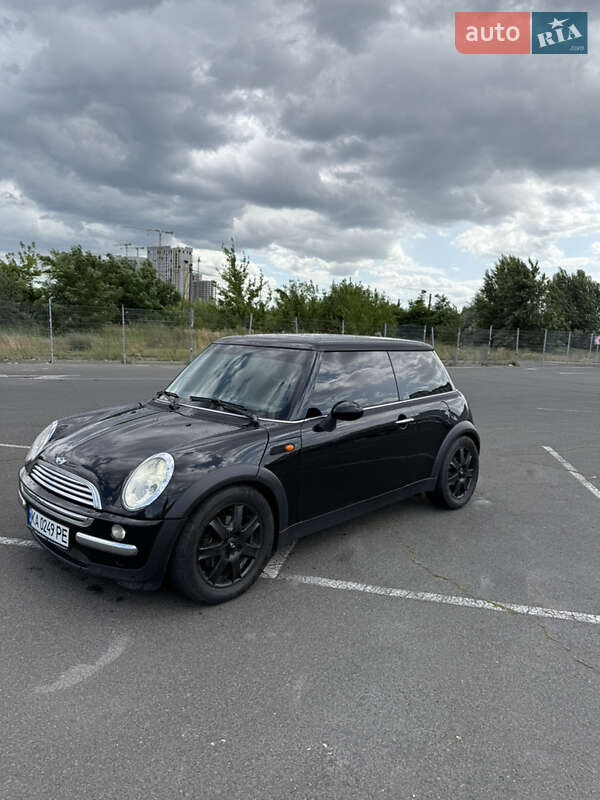 Хэтчбек MINI Cooper 2003 в Киеве