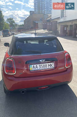 Хэтчбек MINI Cooper 2016 в 