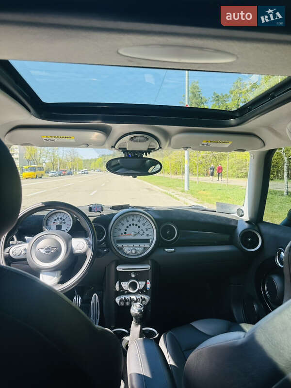 Хэтчбек MINI Cooper 2010 в Киеве