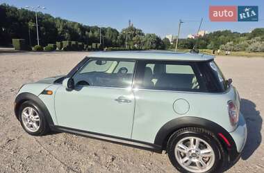 Хэтчбек MINI Cooper 2011 в 