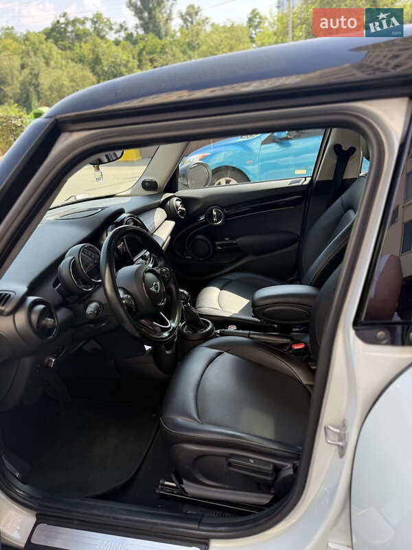 Хетчбек MINI Cooper 2017 в Вишгороді