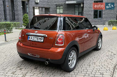 Хэтчбек MINI Cooper 2011 в 