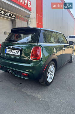 Хетчбек MINI Cooper 2016 в 