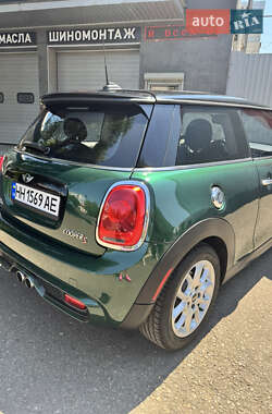 Хетчбек MINI Cooper 2016 в 