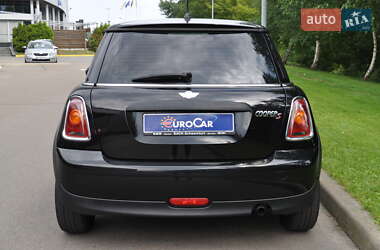 Хэтчбек MINI Cooper 2010 в 