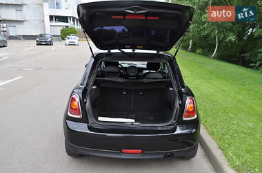 Хэтчбек MINI Cooper 2010 в 