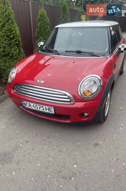 Хэтчбек MINI Cooper 2010 в 