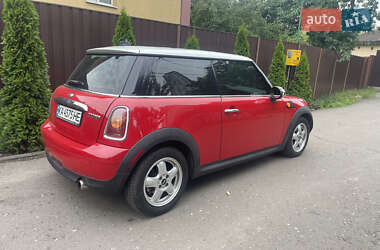 Хэтчбек MINI Cooper 2010 в 