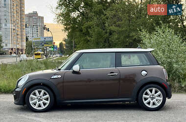 Хэтчбек MINI Cooper 2011 в 