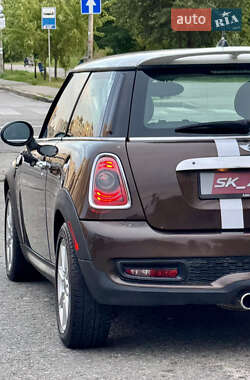 Хэтчбек MINI Cooper 2011 в 