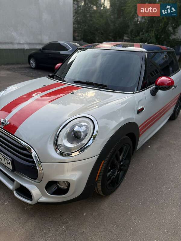 Хэтчбек MINI Cooper 2017 в 