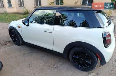 Хетчбек MINI Cooper 2016 в 